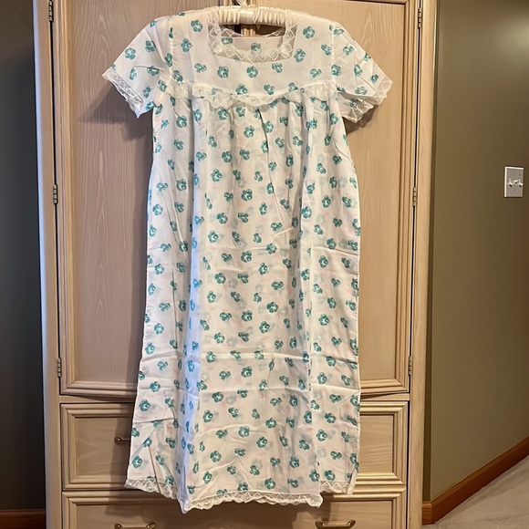 NWOT Hand Sewn Cotton Nightgown - Picture 1 of 4